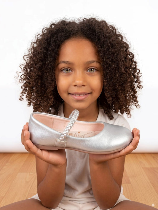 Baleta para niña colores plata elegantes con correa trenzada