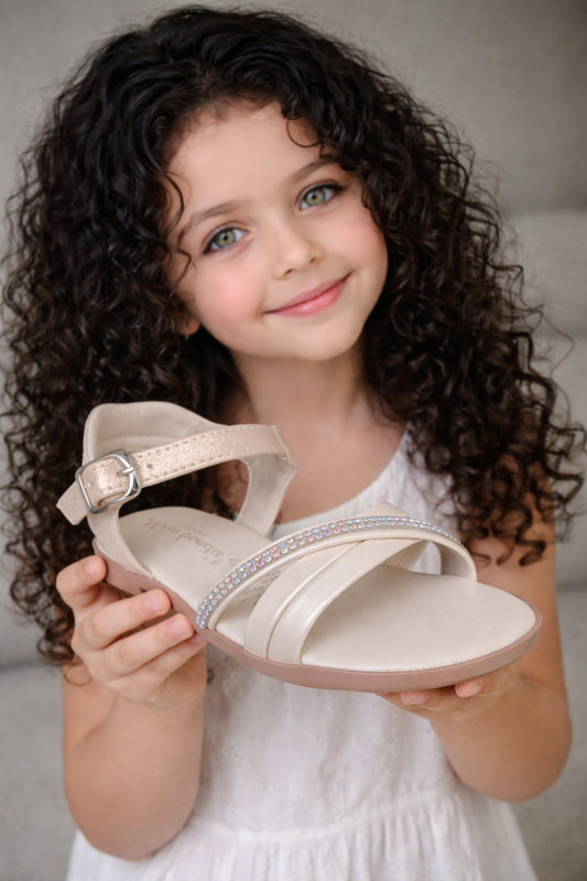 Sandalias para niña color champaña elegante | KIDO