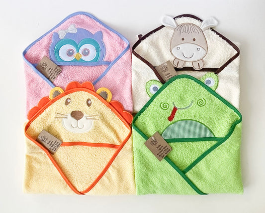 Rincón de Cariño Leon - Toalla Bordada con Capota