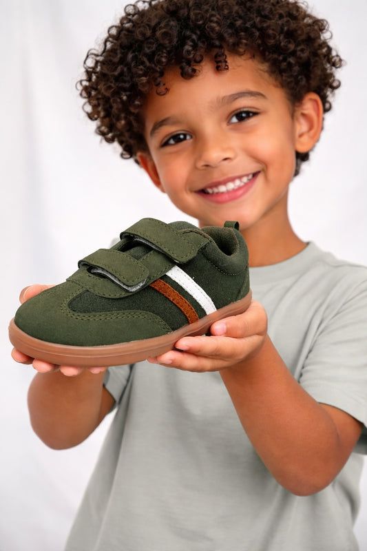 Zapatos para bebé color verde militar deportivos con velcro