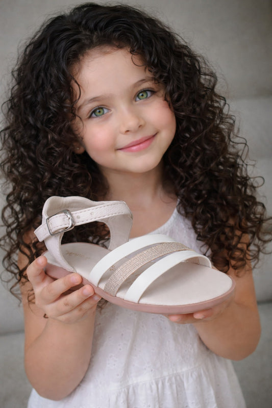 Sandalia para niña color talco elegantes | KIDO