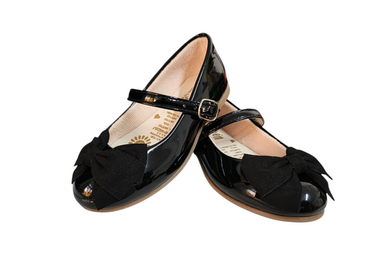 Baletas para Niña en Charol Negro con Moño Elegante – Brillo Clásico Kido